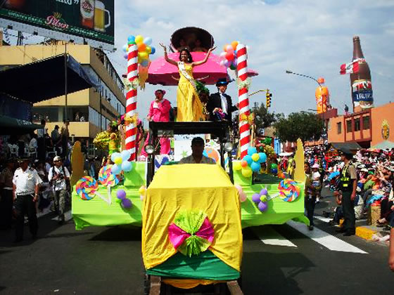 O festival da colheita uva de Ica, no Peru e o Carnaval de décimo em Itália