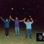 Orcona Nazca Perú, muchas burbujas de luz en la noche, en un lugar prehispánico mágico 