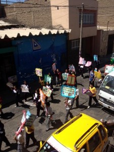 A parade of Peruvian children asking for the right to education